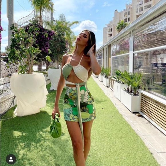 🌳  Zara Green Printed Mini Skirt  🌳 - Picture 2 of 16